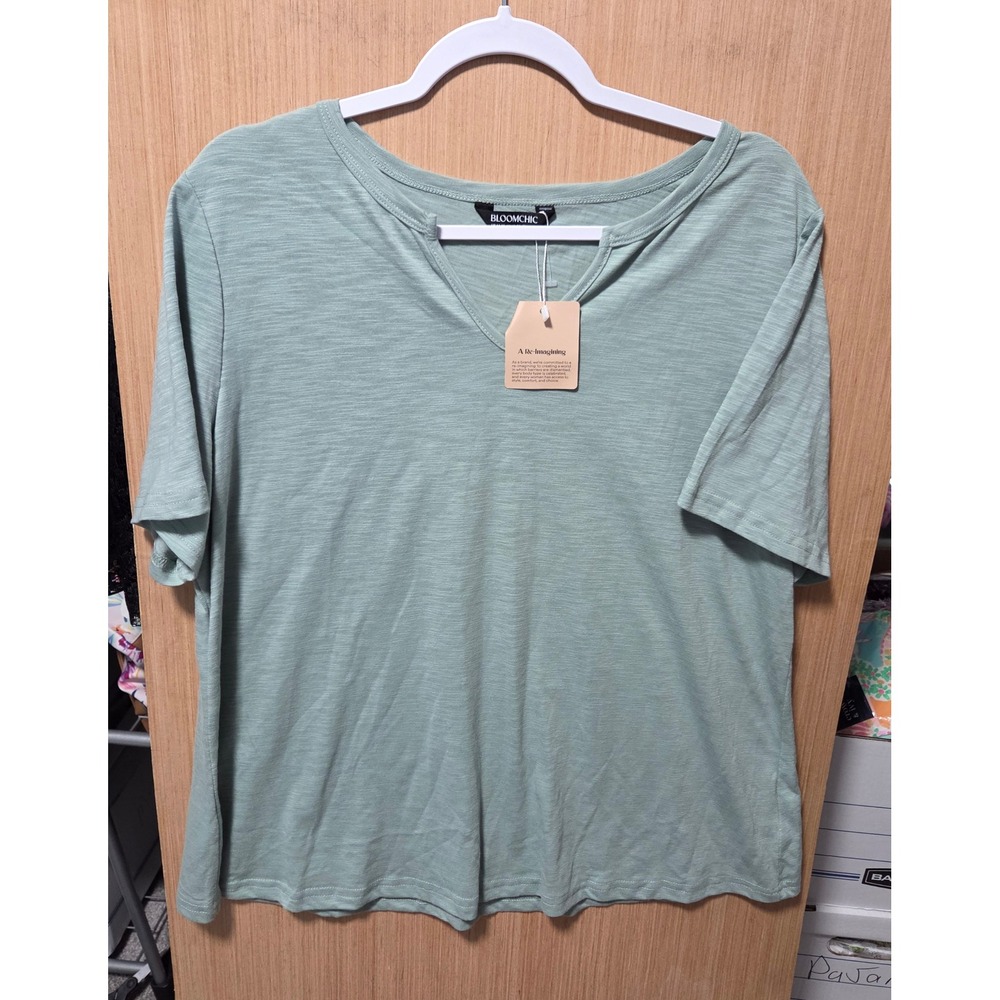 Bloomchic Size 1X Ladies  Pale Green T-Shirt Casual Everyday Top‎